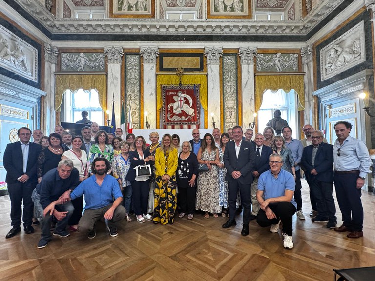 foto gruppo botteghe st e negozi trad.jpeg